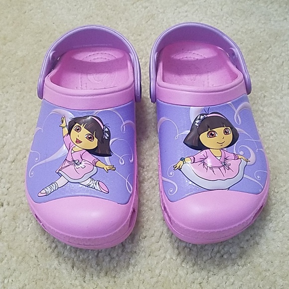 dora crocs